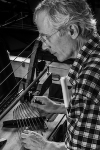 Simon Allen performing